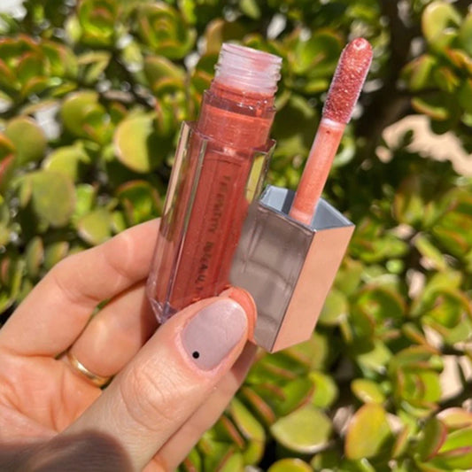 Gloss Bomb Universal Lip Luminizer – Brillance Intense, Effet Repulpant et Hydratation Profonde en 9 Teintes